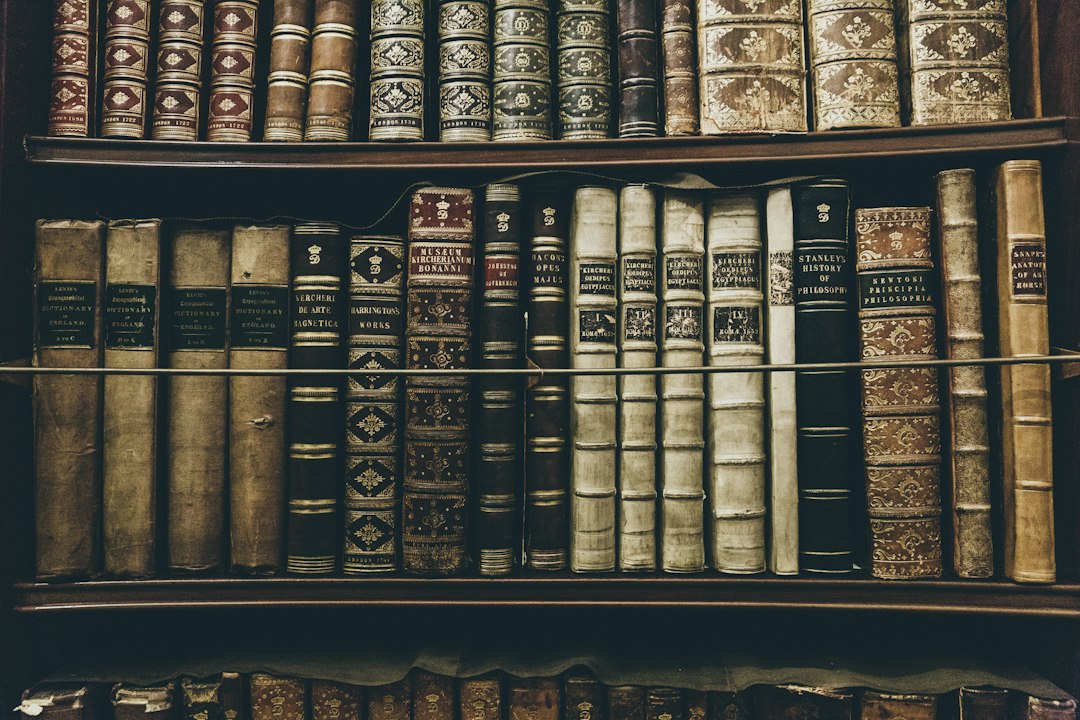 Livres anciens illustrant l’histoire du magnétisme et ses auteurs
