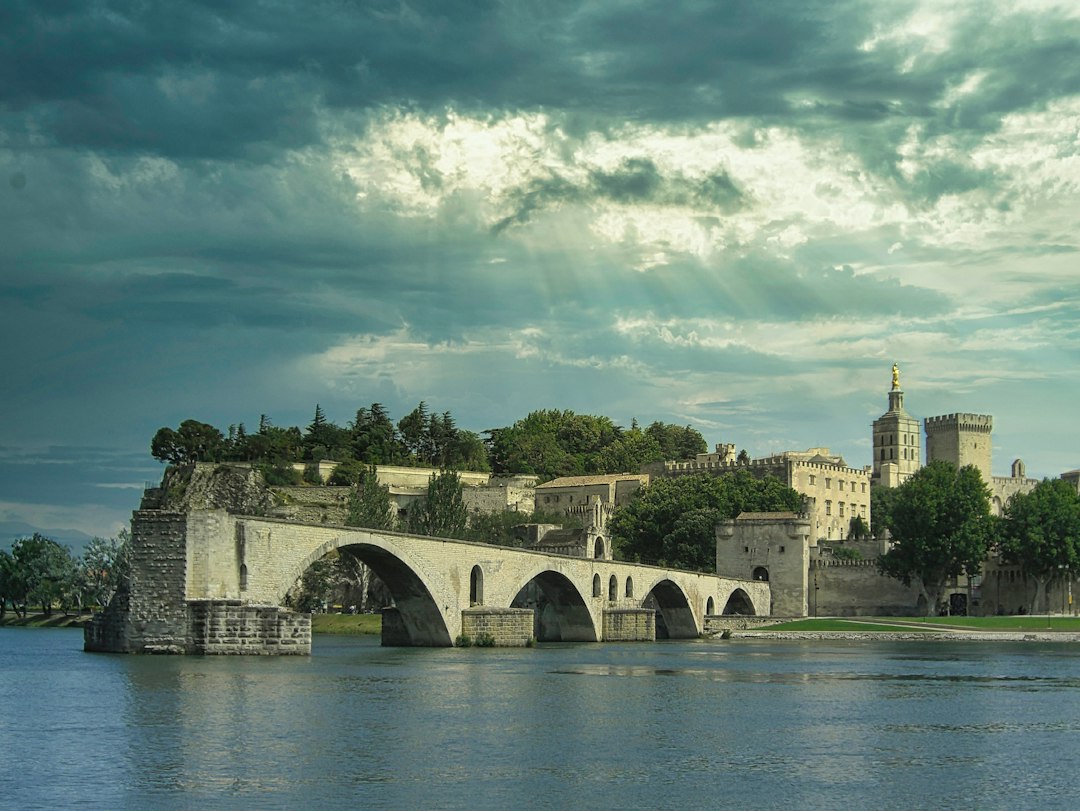Avignon, ville accueillant le Salon HOSIOPE 2026